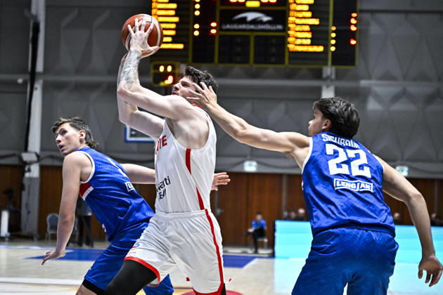 Iceland v Turkiye - FIBA Basketball World Cup 2027 European Qualifiers REYKJAVIK, ICELAND - AUGUST 31: Metecan Birsen (C) of Turkiye in action against Sigurdur Petursson (22) of Iceland during the FIBA Basketball World Cup 2027 European Qualifiers Second Round Group J match between Iceland and Turkiye at Laugardalsholl in Reykjavik, Iceland, on August 31, 2026. Muhammed Enes Yildirim Anadolu Reykjavik Iceland. Editorial use only. Please get in touch for any other usage.  Copyright: x2026xAnadoluxMuhammedxEnesxYildirimx