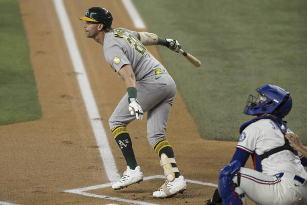 August 31, 2026, Arlington, Texas, USA: Athletics second baseman JEFF MCNEIL (22) looks at a ball going foul against the Texas Rangers at Globe Life Field. Rangers win 8-1. Arlington USA - ZUMAf180 20260831_zsp_f180_016 Copyright: xMarkxFannx