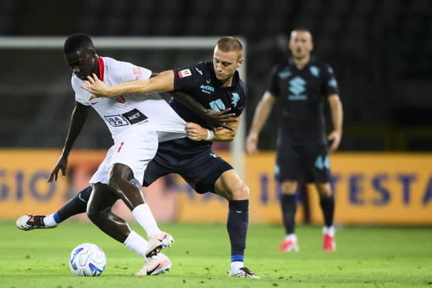 Torino FC v AC Monza - Coppa Italia Omari Forson of AC Monza competes for the ball with Pietro Comuzzo of Torino FC during the Coppa Italia football match between Torino FC and AC Monza. Turin Italy Copyright: xNicolòxCampox