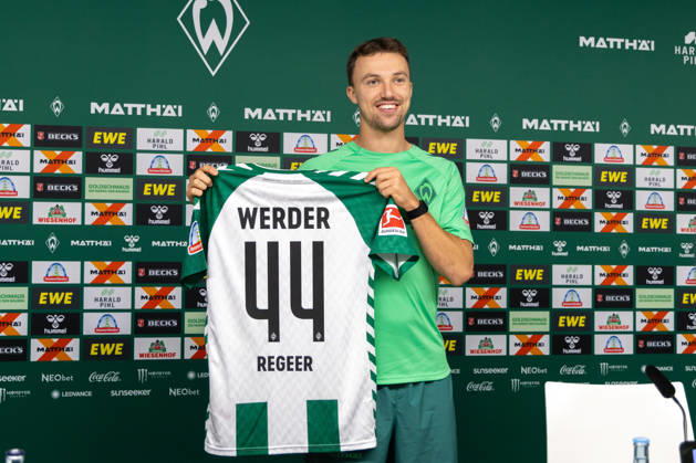 Football, Bundesliga 1, SV Werder Bremen presents new signing Youri Regeer