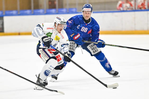 September 2, 2026, Bellinzona, Centro Sportivo Bellinzona, Friendly: HC Ambri Piotta vs. EHC Kloten, Petr Kodytek (Ambri) vs. 88 Dario Meyer (Kloten), Bellinzona, Centro Sportivo Bellinzona, Ticino, Switzerland Copyright: xJustPictures.ch AndreaxBrancax jp-en-AnBr-AB_02092026_2157