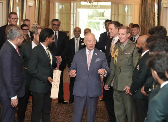 Audience at Clarence House King Charles III is presented with a signed cricket bat as he meets members of the Pakistan National Cricket Team during an audience with the team at Clarence House in London. Picture date: Wednesday September 2, 2026., Credit:Stefan Rousseau PA ROTA - B68 Avalon UK, London  Copyright: xStefanxRousseaux xPAxROTAx-xB68x xAvalonx 1130178544