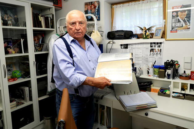 GER, Ulli Wegner, TV armchair, September 3, 2026, Berlin, Berlin, GER, Ulli Wegner, TV armchair, pictured: Ulli Wegner, in his treasure trove Berlin Berlin Berlin Germany Copyright: xNordphotox xEnglerx