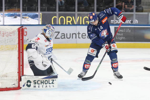 September 3, 2026, Zurich, SWITZERLAND, Swiss Life Arena, 2026–2027 Ice Hockey Season, Exhibition Game: ZSC Lions vs. Schwenninger Wild Wings, Chris Baltisberger of the ZSC Lions scores against goalie Joacim Eriksson of the Wild
