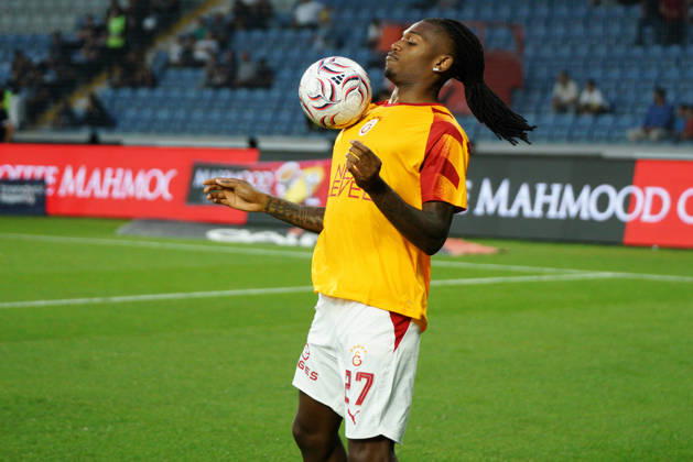 September 4, 2026, Basaksehir, Istanbul, Turkey: Rafael Leao (C) of Galatasaray warms up before the Turkish Super League 2026 27 match between Basaksehir and Galatasaray at the Basaksehir Fatih Terim Stadium in Istanbul, Turkey, on September 4, 2026. Basaksehir Turkey - ZUMAu194 20260904_zip_u194_007 Copyright: xTolgaxUluturkx