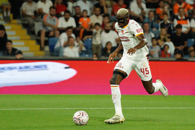 September 4, 2026, Basaksehir, Istanbul, Turkey: Victor Osimhen (C) of Galatasaray controls the ball during the Turkish Super League 2026 27 match between Basaksehir and Galatasaray at the Basaksehir Fatih Terim Stadium in Istanbul, Turkey, on September 4, 2026. Basaksehir Turkey - ZUMAu194 20260904_zip_u194_016 Copyright: xTolgaxUluturkx
