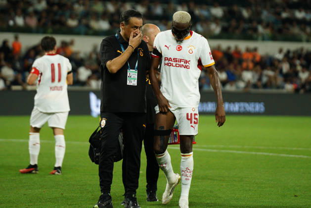 September 4, 2026, Basaksehir, Istanbul, Turkey: Victor Osimhen (C-R) of Galatasaray was injured and left the pitch during the Turkish Super League 2026 27 match between Basaksehir and Galatasaray at the Basaksehir Fatih Terim Stadium in Istanbul, Turkey, on September 4, 2026. Basaksehir Turkey - ZUMAu194 20260904_zip_u194_021 Copyright: xTolgaxUluturkx
