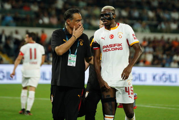 September 4, 2026, Basaksehir, Istanbul, Turkey: Victor Osimhen (C-R) of Galatasaray was injured and left the pitch during the Turkish Super League 2026 27 match between Basaksehir and Galatasaray at the Basaksehir Fatih Terim Stadium in Istanbul, Turkey, on September 4, 2026. Basaksehir Turkey - ZUMAu194 20260904_zip_u194_023 Copyright: xTolgaxUluturkx
