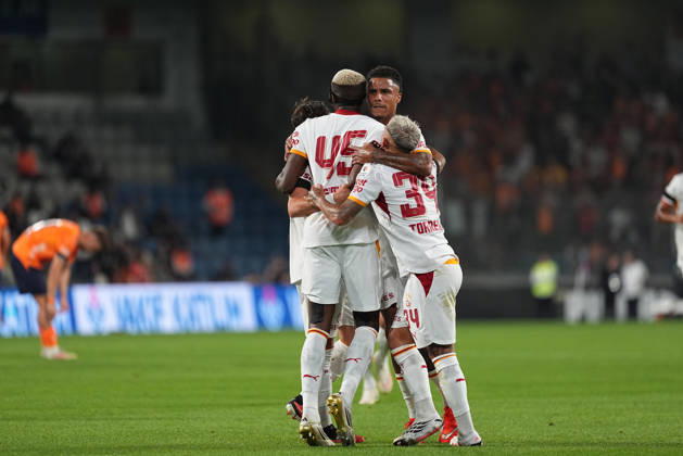Istanbul Basaksehir v Galatasaray - Turkish Super Lig ISTANBUL, TURKIYE - SEPTEMBER 4: Victor Osimhen (45) of Galatasaray celebrates with teammates after scoring a goal during the Turkish Super Lig 4th week football match between Istanbul Basaksehir and Galatasaray at Basaksehir Fatih Terim Stadium in Istanbul, Turkiye on September 4, 2026. Adem Kutucu Anadolu Istanbul Turkey. Editorial use only. Please get in touch for any other usage.  Copyright: x2026xAnadoluxAdemxKutucux
