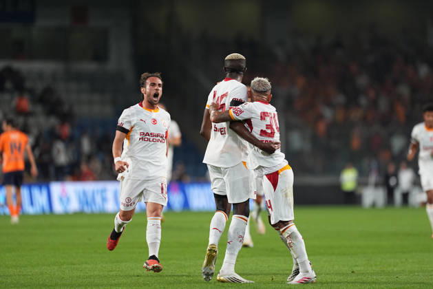 Istanbul Basaksehir v Galatasaray - Turkish Super Lig ISTANBUL, TURKIYE - SEPTEMBER 4: Victor Osimhen (45) of Galatasaray celebrates with teammates after scoring a goal during the Turkish Super Lig 4th week football match between Istanbul Basaksehir and Galatasaray at Basaksehir Fatih Terim Stadium in Istanbul, Turkiye on September 4, 2026. Adem Kutucu Anadolu Istanbul Turkey. Editorial use only. Please get in touch for any other usage.  Copyright: x2026xAnadoluxAdemxKutucux