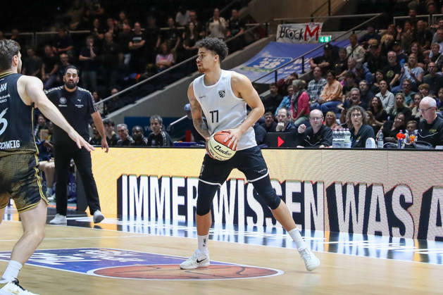 September 4, 2026, xgox, Basketball exhibition game: Basketball, Löwen Braunschweig vs. Bamberg Baskets, emspor, from left: Joshua Obiesie (Bamberg), 77 with the ball, plays the ball (Braunschweig)