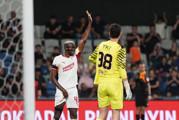 Istanbul Basaksehir v Galatasaray - Turkish Super Lig ISTANBUL, TURKIYE - SEPTEMBER 4: Victor Osimhen (45) of Galatasaray after having a small injury during the Turkish Super Lig 4th week football match between Istanbul Basaksehir and Galatasaray at Basaksehir Fatih Terim Stadium in Istanbul, Turkiye on September 4, 2026. Adem Kutucu Anadolu Istanbul Turkey. Editorial use only. Please get in touch for any other usage.  Copyright: x2026xAnadoluxAdemxKutucux
