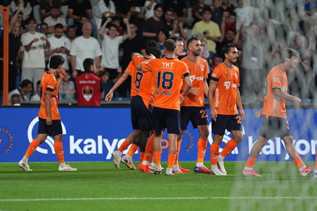 Istanbul Basaksehir v Galatasaray - Turkish Super Lig ISTANBUL, TURKIYE - SEPTEMBER 4: Eldor Shomurodov (14) of Istanbul Basaksehir celebrates after scoring a goal with his team members during the Turkish Super Lig 4th week football match between Istanbul Basaksehir and Galatasaray at Basaksehir Fatih Terim Stadium in Istanbul, Turkiye on September 4, 2026. Adem Kutucu Anadolu Istanbul Turkey. Editorial use only. Please get in touch for any other usage.  Copyright: x2026xAnadoluxAdemxKutucux