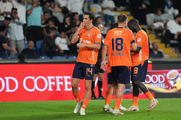 Istanbul Basaksehir v Galatasaray - Turkish Super Lig ISTANBUL, TURKIYE - SEPTEMBER 4: Eldor Shomurodov (14) of Istanbul Basaksehir celebrates after scoring a goal with his team members during the Turkish Super Lig 4th week football match between Istanbul Basaksehir and Galatasaray at Basaksehir Fatih Terim Stadium in Istanbul, Turkiye on September 4, 2026. Adem Kutucu Anadolu Istanbul Turkey. Editorial use only. Please get in touch for any other usage.  Copyright: x2026xAnadoluxAdemxKutucux