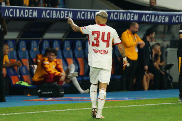 September 4, 2026, Basaksehir, Istanbul, Turkey: Lucas Torreira (C) of Galatasaray celebrates after scoring his team s second goal during the Turkish Super League 2026 27 match between Basaksehir and Galatasaray at the Basaksehir Fatih Terim Stadium in Istanbul, Turkey, on September 4, 2026. Basaksehir Turkey - ZUMAu194 20260904_zip_u194_033 Copyright: xTolgaxUluturkx