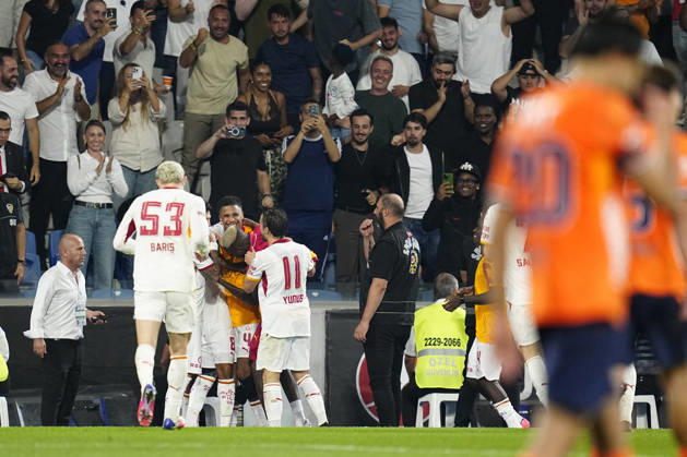 Istanbul Basaksehir FK v Galatasaray SK - Trendyol Super Lig ISTANBUL, TURKIYE - SEPTEMBER 04: Gabriel Sara of Galatasaray celebrates after scoring his team s third goal with his teammates during the Trendyol Super Lig match between Istanbul Basaksehir FK and Galatasaray SK at Basaksehir Fatih Terim Stadium on September 4, 2026 in Istanbul, Turkiye. Istanbul Basaksehir Fatih Terim Stadium Istanbul Turkiye Copyright: x x2026xYagizxGurtugx xPSxImagesxYagizxGurtugx