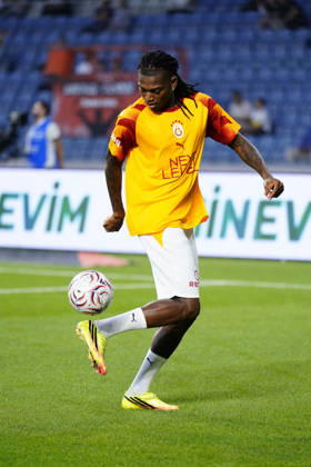 Istanbul Basaksehir FK v Galatasaray SK - Trendyol Super Lig ISTANBUL, TURKIYE - SEPTEMBER 04: Rafael Leao of Galatasaray is seen during the warm-up prior to the Trendyol Super Lig match between Istanbul Basaksehir FK and Galatasaray SK at Basaksehir Fatih Terim Stadium on September 4, 2026 in Istanbul, Turkiye. Istanbul Basaksehir Fatih Terim Stadium Istanbul Turkiye Copyright: x x2026xYagizxGurtugx xPSxImagesxYagizxGurtugx