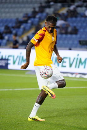 Istanbul Basaksehir FK v Galatasaray SK - Trendyol Super Lig ISTANBUL, TURKIYE - SEPTEMBER 04: Rafael Leao of Galatasaray is seen during the warm-up prior to the Trendyol Super Lig match between Istanbul Basaksehir FK and Galatasaray SK at Basaksehir Fatih Terim Stadium on September 4, 2026 in Istanbul, Turkiye. Istanbul Basaksehir Fatih Terim Stadium Istanbul Turkiye Copyright: x x2026xYagizxGurtugx xPSxImagesxYagizxGurtugx