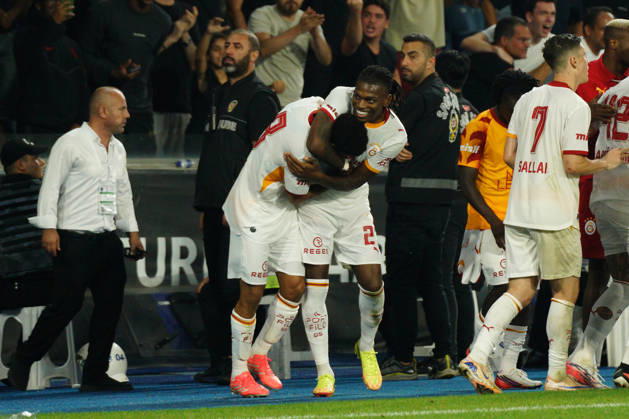 September 4, 2026, Basaksehir, Istanbul, Turkey: Gabriel Sara (L) with Rafael Leao (R) of Galatasaray celebrates after scoring his team s third goal during the Turkish Super League 2026 27 match between Basaksehir and Galatasaray at the Basaksehir Fatih Terim Stadium in Istanbul, Turkey, on September 4, 2026. Basaksehir Turkey - ZUMAu194 20260904_zip_u194_037 Copyright: xTolgaxUluturkx