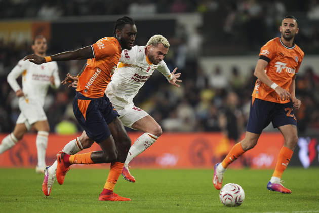 Istanbul Basaksehir v Galatasaray - Turkish Super Lig ISTANBUL, TURKIYE - SEPTEMBER 4: Baris Alper Yilmaz (53) of Galatasaray in action against Jerome Opoku (3) of Basaksehir during the Turkish Super Lig 4th week football match between Istanbul Basaksehir and Galatasaray at Basaksehir Fatih Terim Stadium in Istanbul, Turkiye on September 4, 2026. Bunyamin Celik Anadolu Istanbul Turkey. Editorial use only. Please get in touch for any other usage.  Copyright: x2026xAnadoluxBunyaminxCelikx