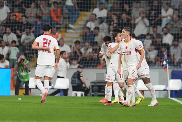 Istanbul Basaksehir v Galatasaray - Turkish Super Lig ISTANBUL, TURKIYE - SEPTEMBER 4: Players of Galatasaray celebrate their victory at the end of the Turkish Super Lig 4th week football match between Istanbul Basaksehir and Galatasaray at Basaksehir Fatih Terim Stadium in Istanbul, Turkiye on September 4, 2026. Adem Kutucu Anadolu Istanbul Turkey. Editorial use only. Please get in touch for any other usage.  Copyright: x2026xAnadoluxAdemxKutucux