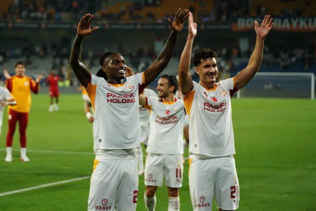 September 4, 2026, Basaksehir, Istanbul, Turkey: Rafael Leao (C-L) and Deniz Gul (C-R) of Galatasaray greets the fans after the Turkish Super League 2026 27 match between Basaksehir and Galatasaray at the Basaksehir Fatih Terim Stadium in Istanbul, Turkey, on September 4, 2026. Basaksehir Turkey - ZUMAu194 20260904_zip_u194_053 Copyright: xTolgaxUluturkx