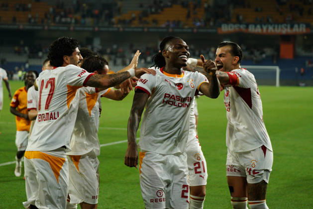 September 4, 2026, Basaksehir, Istanbul, Turkey: Rafael Leao (C) of Galatasaray with his teammates greets the fans after the Turkish Super League 2026 27 match between Basaksehir and Galatasaray at the Basaksehir Fatih Terim Stadium in Istanbul, Turkey, on September 4, 2026. Basaksehir Turkey - ZUMAu194 20260904_zip_u194_055 Copyright: xTolgaxUluturkx
