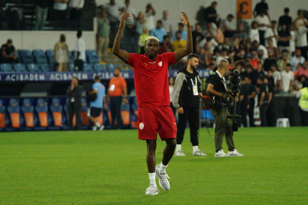 September 4, 2026, Basaksehir, Istanbul, Turkey: Victor Osimhen (C) of Galatasaray greets the fans after the Turkish Super League 2026 27 match between Basaksehir and Galatasaray at the Basaksehir Fatih Terim Stadium in Istanbul, Turkey, on September 4, 2026. Basaksehir Turkey - ZUMAu194 20260904_zip_u194_057 Copyright: xTolgaxUluturkx