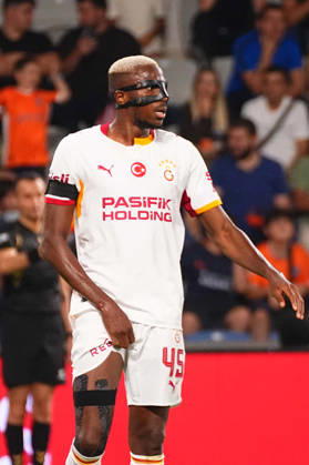ISTANBUL, TURKEY - SEPTEMBER 04: Victor Osimhen of Galatasaray SK substituted in the first half after sustaining a groin injury during the Turkish Super League 2026 27 match between Baseaksehir FK and Galatasaray SK at Basaksehir Fatih Terim Stadium, 2026 in Istanbul, Turkey. Istanbul Basaksehir Turkey Copyright: xSeskimphotox BSehir-GSaray-040926 (6)