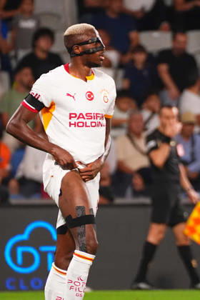 ISTANBUL, TURKEY - SEPTEMBER 04: Victor Osimhen of Galatasaray SK substituted in the first half after sustaining a groin injury during the Turkish Super League 2026 27 match between Baseaksehir FK and Galatasaray SK at Basaksehir Fatih Terim Stadium, 2026 in Istanbul, Turkey. Istanbul Basaksehir Turkey Copyright: xSeskimphotox BSehir-GSaray-040926 (16)