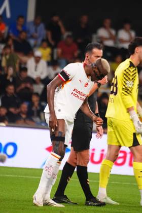 ISTANBUL, TURKEY - SEPTEMBER 04: Victor Osimhen of Galatasaray SK substituted in the first half after sustaining a groin injury during the Turkish Super League 2026 27 match between Baseaksehir FK and Galatasaray SK at Basaksehir Fatih Terim Stadium, 2026 in Istanbul, Turkey. Istanbul Basaksehir Turkey Copyright: xSeskimphotox BSehir-GSaray-040926 (22)