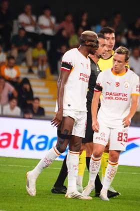 ISTANBUL, TURKEY - SEPTEMBER 04: Victor Osimhen of Galatasaray SK substituted in the first half after sustaining a groin injury during the Turkish Super League 2026 27 match between Baseaksehir FK and Galatasaray SK at Basaksehir Fatih Terim Stadium, 2026 in Istanbul, Turkey. Istanbul Basaksehir Turkey Copyright: xSeskimphotox BSehir-GSaray-040926 (23)