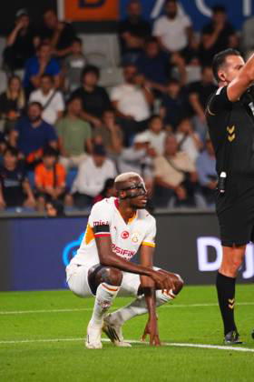 ISTANBUL, TURKEY - SEPTEMBER 04: Victor Osimhen of Galatasaray SK substituted in the first half after sustaining a groin injury during the Turkish Super League 2026 27 match between Baseaksehir FK and Galatasaray SK at Basaksehir Fatih Terim Stadium, 2026 in Istanbul, Turkey. Istanbul Basaksehir Turkey Copyright: xSeskimphotox BSehir-GSaray-040926 (7)