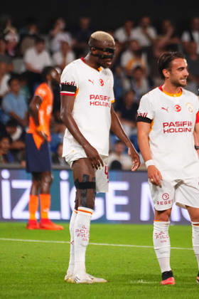ISTANBUL, TURKEY - SEPTEMBER 04: Victor Osimhen of Galatasaray SK substituted in the first half after sustaining a groin injury during the Turkish Super League 2026 27 match between Baseaksehir FK and Galatasaray SK at Basaksehir Fatih Terim Stadium, 2026 in Istanbul, Turkey. Istanbul Basaksehir Turkey Copyright: xSeskimphotox BSehir-GSaray-040926 (26)