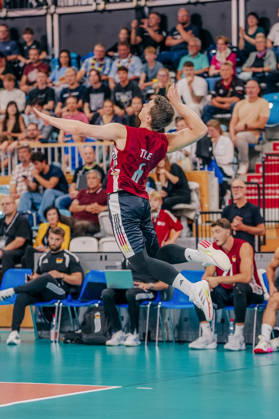 GER, Volleyball, European Championship Warm-up Match, Friendly Match, Germany vs. Netherlands, September 4, 2026, Johannes Tille serves, 6, Germany, Photo: HMB Media, Etienne Schlick Copyright: HMBxMedia EtiennexSchlick