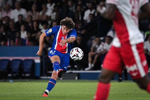 September 4, 2026, Paris, Å½Le-De-France, France: PARIS, FRANCE - SEPTEMBER 4, 2026: Paris Saint-GermainÃ¢â‚¬â ¢s midfielder Joao Neves kicks the ball during the French L1 football match between Paris Saint-Germain and AS Monaco at the Parc des Princes stadium in Paris on September 4, 2026. Paris France - ZUMAq101 20260904_zna_q101_179 Copyright: xFirasxAbdullahx