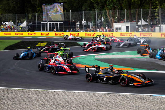 AUTO - FORMULA 3 2026 - MONZA Start of the race 16 DEL PINO Bruno (esp), Van Amersfoort Racing, Dallara F3 2025, action 05 SLATER Freddie (gbr), Trident, Dallara F3 2025, action during the 8th round of the 2026 FIA Formula 3 Championship from September 4 to 6, 2026 on the Autodromo Nazionale Monza, in Monza, Italy - MonzaItaly  Copyright: xALBERTOxVIMERCATIx