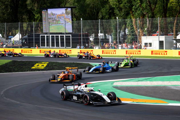 AUTO - FORMULA 3 2026 - MONZA Start of the race 17 CLEROT Pedro (bra), Rodin Motorsport, Dallara F3 2025, action 08 TAPONEN Tuukka (fin), MP Motorsport, Dallara F3 2025, action during the 8th round of the 2026 FIA Formula 3 Championship from September 4 to 6, 2026 on the Autodromo Nazionale Monza, in Monza, Italy - MonzaItaly  Copyright: xALBERTOxVIMERCATIx