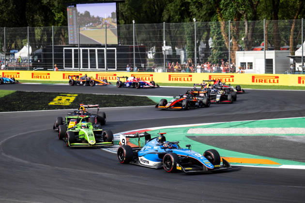 AUTO - FORMULA 3 2026 - MONZA Start of the race 09 GIUSTI Alessandro (fra), MP Motorsport, Dallara F3 2025, action 28 BARRICHELLO Fernando (bra), AIX Racing, Dallara F3 2025, action during the 8th round of the 2026 FIA Formula 3 Championship from September 4 to 6, 2026 on the Autodromo Nazionale Monza, in Monza, Italy - MonzaItaly  Copyright: xALBERTOxVIMERCATIx