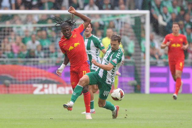 September 5, 2026, xtgx, Soccer, 1st Bundesliga, SV Werder Bremen vs. RB Leipzig, from left: Johan Bakayoko (Leipzig), Youri Regeer (Bremen), 44th minute: tackle, duel, battle, DFL and DFB regulations prohibit any use of photographs as image sequences and or quasi-video, Bremen