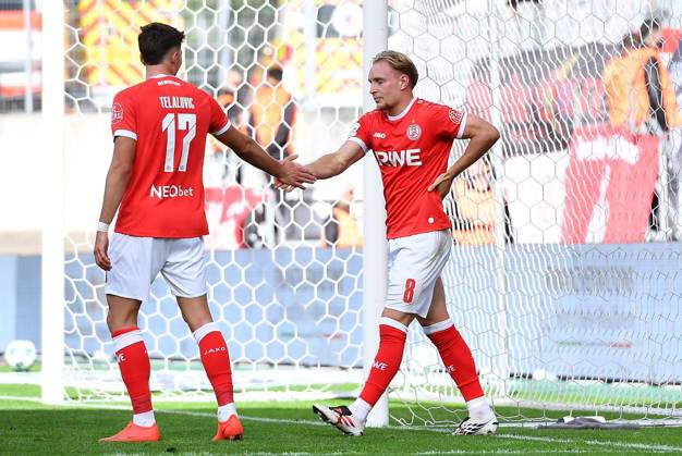 Rot Weiss Essen vs. Viktoria Köln ** FOR EDITORIAL PURPOSES ONLY ** EDITORIAL USE ONLY ** p Soccer 3rd Division, Matchday 4: Rot-Weiss Essen vs. Viktoria Köln on September 5, 2026, at the Stadion an der Hafenstrasse in Essen. Tony Menzel of Rot-Weiss Essen (right) celebrates the 1–0 lead; Semir Telalovic of Rot-Weiss Essen (left), Essen, North Rhine-Westphalia, Germany. Copyright ThorstenxTillmann Copyright: ThorstenxTillmann doc87gz3umkpmwg08glmfq ,EDITORIAL USE ONLY Copyright: ThorstenxTillmann