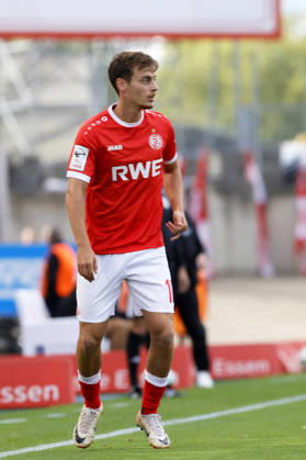 Soccer, 3rd Division, Matchday 04: Rot-Weiss Essen vs. Viktoria Köln on September 5, 2026, at the Stadion an der Hafenstraße in Essen; Marvin Obuz, Rot-Weiss Essen