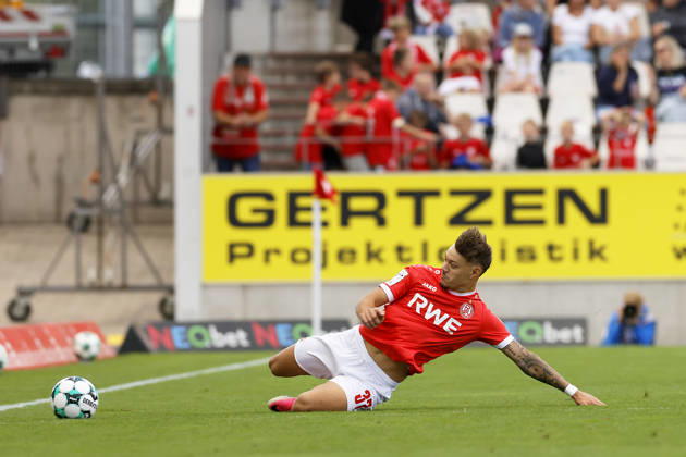 Soccer, 3rd Division, Matchday 04: Rot-Weiss Essen vs. Viktoria Köln on September 5, 2026, at the Stadion an der Hafenstraße in Essen. Jannik Hofmann, Rot-Weiss Essen