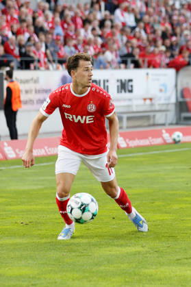 Soccer, 3rd Division, Matchday 04: Rot-Weiss Essen vs. Viktoria Köln on September 5, 2026, at the Stadion an der Hafenstraße in Essen. Noah Pesch, Rot-Weiss Essen
