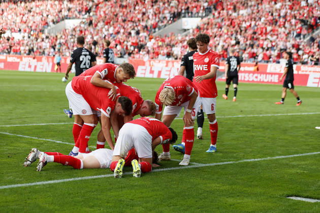 Soccer, 3rd Division, Matchday 04: Rot Weiss Essen vs. Viktoria Köln on September 5, 2026, at the Stadion an der Hafenstraße in Essen; Rot Weiss Essen celebrates a goal