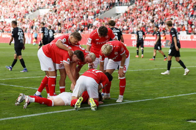 Soccer, 3rd Division, Matchday 04: Rot Weiss Essen vs. Viktoria Köln on September 5, 2026, at the Stadion an der Hafenstraße in Essen; Rot Weiss Essen celebrates a goal