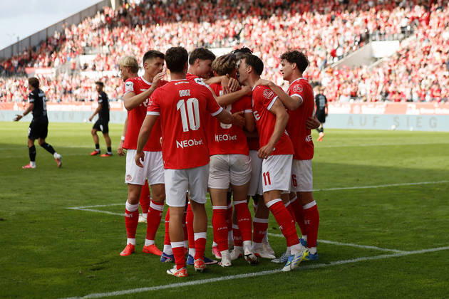 Soccer, 3rd Division, Matchday 04: Rot Weiss Essen vs. Viktoria Köln on September 5, 2026, at the Stadion an der Hafenstraße in Essen; Rot Weiss Essen celebrates a goal