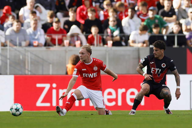 Soccer, 3rd Division, Matchday 4: Rot-Weiss Essen vs. Viktoria Köln on September 5, 2026, at the Stadion an der Hafenstraße in Essen; Tony Menzel, Rot-Weiss Essen