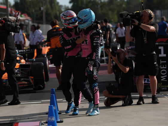 September 5, 2026, Autodromo Nazionale Monza, Monza, 2026 FORMULA 1 PIRELLI GRAND PRIX OF ITALY, Franco Colapinto (ARG), BWT Alpine F1 Team, congratulates Pierre Gasly (FRA), BWT Alpine F1 Team, on securing pole position. Photo by Milan Klemenc, Hasan Bratic, DeFodi Images