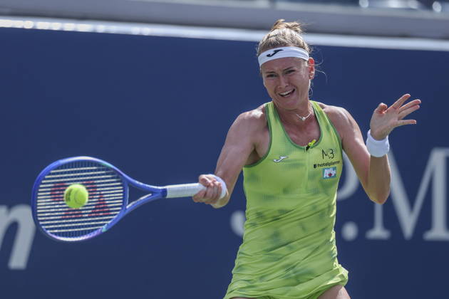 US Open tennis tournament - Day 7 Marie Bouzkova of Czechia in action against Iga Swiatek of Poland during the Women™s Singles round 3 of the US Open Tennis Championships at the USTA Billie Jean King National Tennis Center in Flushing Meadows, New York, USA, 05 September 2026. The 2026 US Open tournament runs from 23 August through 13 September. FLUSHING MEADOWS NEW YORK United States  Copyright: xSARAHxYENESELx